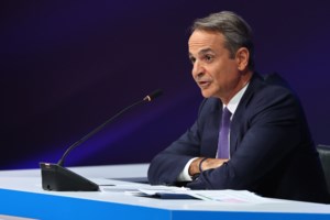 Ψηφίστηκε το νομοσχέδιο για την κοινωνική αντιπαροχή και την ισόβια τριτεκνική ιδιότητα