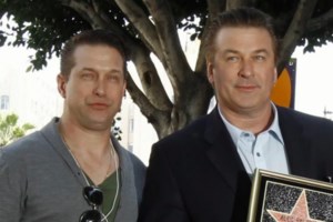 Άλεκ Μπάλντουιν: Αποχωρούν εργαζόμενοι της παραγωγής - Παράπονα για την ασφάλεια στα γυρίσματα του "Rust" - εικόνα 4