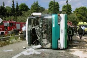 Τραγωδία στο Λίβερπουλ: Ανατράπηκε σχολικό λεωφορείο με δεκάδες μαθητές - Νεκρό ένα 14χρονο κορίτσι και ο οδηγός - εικόνα 2