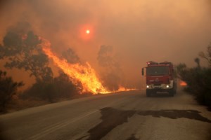 Τηλεδιάσκεψη Μητσοτάκη με το κέντρο επιχειρήσεων της Πολιτικής Προστασίας - Για τις φωτιές σε Πεντέλη και Αρκαδία