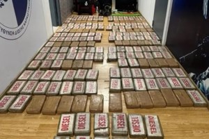 Μισός τόνος ναρκωτικών αξίας 1.500.000 ευρώ, κάτω από κουρτίνες, σεντόνια και υφάσματα στο Ελ. Βενιζέλος