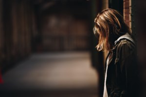''Άρωμα'' Κολωνού στην υπόθεση της Λέσβου: Η 13χρονη δείχνει και τρίτο πρόσωπο, στρατιωτικό, στον βιασμό της - εικόνα 2