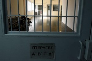 Ένταση και επεισόδια στις φυλακές Αυλώνα από θάνατο 42χρονης κρατούμενης - Υποψίες για κορονοϊό