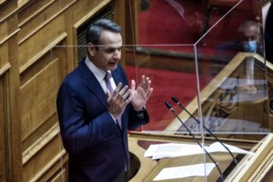 Οι 3 λογαριασμοί "φωτιά" της ΔΕΗ που έδειξε ο Αλέξης Τσίπρας στη Βουλή και η απάντηση του Κυριάκου Μητσοτάκη