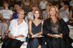 Μαρέβα Γκραμπόφσκι Μητσοτάκη - Άντζελα Γκερέκου: Με αέρινες παντελόνες και άνετα παπούτσια στο Σούνιο - εικόνα 9