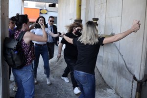 Πάτρα: Νέο συγκλονιστικό εύρημα - Εντόπισαν σημάδια από νύχια στο πρόσωπο Μαλένας και Ίριδας [βίντεο] - εικόνα 2