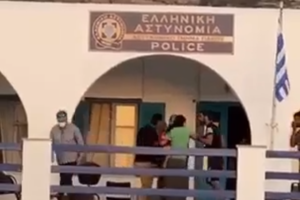 Πάρος: Χαμός για το ακατάλληλο γερμανικό reality με σεξ που γυρίζεται στο νησί [Βίντεο]