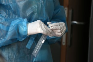 Λινού για ινδική μετάλλαξη κορονοϊού: Προβληματισμός για την εύκολη μετάδοση και την ανθεκτικότητα στα εμβόλια