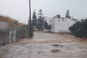 Κανονικά διεξάγονται τα δρομολόγια των πλοίων από το λιμάνι του Πειραιά - Σε ισχύ το απαγορευτικό από Λαύριο