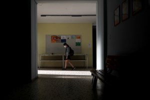 Θεσσαλονίκη: Βγήκαν μαχαίρια για ένα στραβοκοίταγμα - Αιματηρή συμπλοκή αλλοδαπών [Βίντεο]