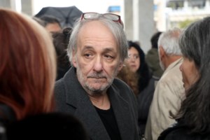 Μπαράζ επιθέσεων σε τράπεζες, ΕΛΤΑ και δημαρχείο - Εσπασαν ΑΤΜ και τζαμαρίες - εικόνα 2