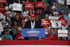 Η Πελόζι προκαλεί τον Τραμπ: Είναι υπερβολικά δειλός για να υπακούσει και να καταθέσει στη βουλή