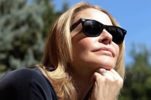 Βασίλης Κικίλιας: Με τον γιο του  στους ώμους στην παρέλαση στο Σύνταγμα