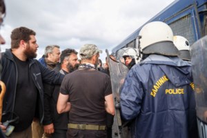 Κρήτη: Κλειστό ξανά το αεροδρόμιο Ηρακλείου - "Μας πυροβόλησαν με πλαστικές σφαίρες" καταγγέλλουν οι αγρότες