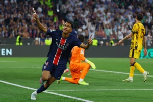 Η συγκλονιστική ιστορία του Λουίς Ενρίκε: 10 χρόνια μετά πανηγύρισε χωρίς τη Χάνα - Το συγκινητικό πανό των Παριζιάνων [εικόνες - βίντεο] - εικόνα 2