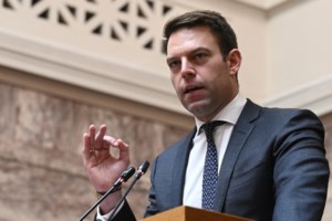 Παίρνει πίσω ο Κασσελάκης την κομματική πειθαρχία για τα ομόφυλα ζευγάρια: Δεν θα διαγραφεί όποιος δεν ψηφίσει λέει η Αυγέρη