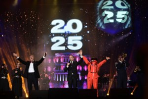 Νέα γκάφα στην ΕΡΤ: Παρουσιάστρια κοίταζε "παγωμένη" την κάμερα για 14 δευτερόλεπτα [βίντεο]