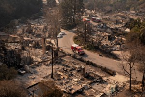 Δραματικές μαρτυρίες ομογενών του Λος Αντζελες: Αρκετοί Έλληνες έχασαν τα σπίτια τους - "Η περιοχή θυμίζει κάτι από το Μάτι"