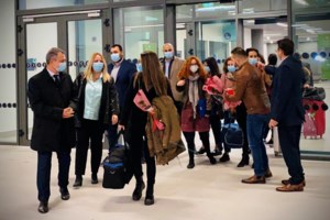 Συγκλονίζει η εθελόντρια νοσηλεύτρια μετά την πρώτη βάρδια: Δώσαμε μάχη για να μη διασωληνώσουμε μωρό 22 μηνών - εικόνα 2