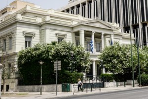 Tουρκικά ΜΜΕ: "Ξέφυγαν οι γείτονες... Ο Μητσοτάκης εξοπλίζει την Ελλάδα, απειλεί και με πόλεμο" - εικόνα 2