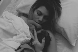 Ελένη Φουρέιρα: Πήρε εξιτήριο από το μαιευτήριο – Δίπλα της ο Αλμπέρτο Μποτία [εικόνες, βίντεο]