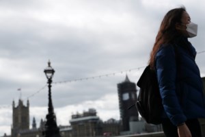 Κορονοϊός - Βρετανία: Νέα αυστηρά μέτρα Τζόνσον - Πρόστιμα για μη χρήση μάσκας, κλειστές οι παμπ στις 10 το βράδυ - εικόνα 2