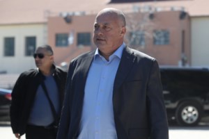 Νέες απειλές Μπέου στο δημοτικό συμβούλιο Βόλου: " Εσύ σίγουρα θα φας ξύλο μέχρι να τελειώσει η θητεία" - εικόνα 2