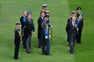 Game of Thrones: "Ο Άντριου πίεζε την Ελισάβετ να μην γίνει ο Κάρολος βασιλιάς - Η συνωμοσία με Νταϊάνα για Γουίλιαμ" - εικόνα 6