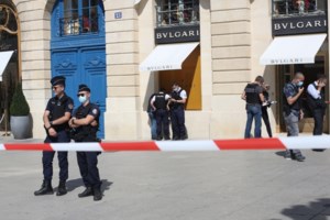 Θεσσαλονίκη: Επεισοδιακή καταδίωξη οχήματος που εμβόλισε περιπολικό - Yποπτοι για διαρρήξεις