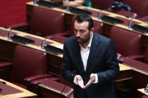 Ο Καρανίκας λάβρος κατά Τσακαλώτου: "Φοροεισπράκτορας, έκανε ό,τι και οι κακοί αστοί"