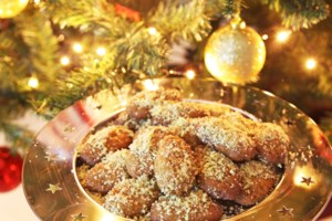 Τα 8 μυστικά για τα τέλεια μελομακάρονα - Πώς θα βγουν νόστιμα και όσο σιροπιαστά πρέπει - εικόνα 2