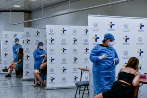 Λινού: Δεν τελειώσαμε με την πανδημία - Οι αυξημένοι θάνατοι οφείλονται στην Ομικρον - εικόνα 2