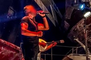 Σύρος: Αυτός είναι ο γνωστός τραγουδιστής που προφυλακίστηκε για αποπλάνηση ανηλίκου - εικόνα 4