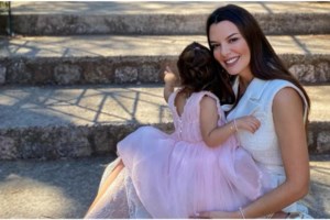 Σταματίνα Τσιμτσιλή - Δέσποινα Καμπούρη: Κομψές στα βόρεια προάστια - Η girly και σέξι και η αλάνθαστη - εικόνα 7