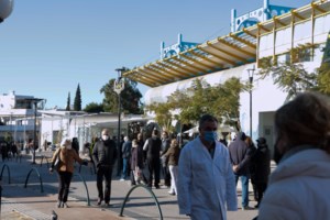 "Αποδεκατίζεται" ο Ευαγγελισμός: 92 υγειονομικοί θετικοί στον κορονοϊό – Τέλος τα επισκεπτήρια - εικόνα 2