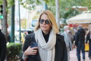 Σταματίνα Τσιμτσιλή: Το γιορτινό & glamorous red leather look που την έκανε να ξεχωρίσει