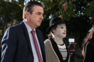 Δίκη για βιτριόλι: Αυτό θα ισχυριστεί αύριο η Εφη Κακαράντζουλα στην απολογία της - Προετοιμάζεται από το καλοκαίρι - εικόνα 4