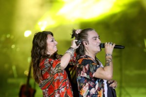 Καίτη Γαρμπή - Διονύσης Σχοινάς: Πώς απαντούν στα εξώδικα που τους έστειλε επιχειρηματίας νυχτερινού μαγαζιού