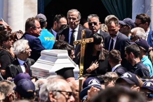 Κώστας Σαμαράς μετά την κηδεία της αδελφής του: "Ευχαριστώ από τα βάθη της καρδιάς μου για τη στήριξη στο πένθος της οικογένειάς μας" - εικόνα 2