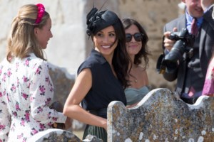 Τέλος στις φήμες για διαζύγιο: Μέγκαν και Χάρι σε τρυφερές στιγμές σε αγώνα μπάσκετ - Το... φιλί και η αστεία γκριμάτσα