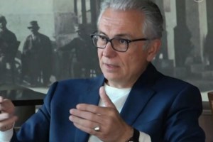 Θόδωρος Ρουσόπουλος: Η γνωριμία με τη Μάρα Ζαχαρέα, τα 34 χρόνια κοινής ζωής και το ιδιαίτερο δώρο που του έκανε