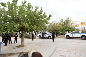 Τρόμος στον σταθμό της Χαλκίδας για τρεις ανήλικους - Άντρας τούς έβγαλε μαχαίρι, σώθηκαν γιατί έφθασε το τρένο - εικόνα 2