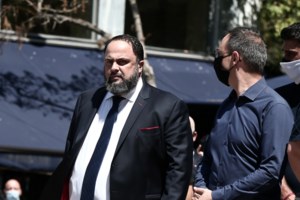Δούκισσα Νομικού: Συγκινημένη στην κηδεία του πεθερού της, Σάββα Θεοδωρίδη