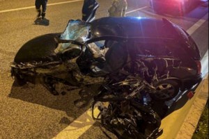 Σοκαριστικό τροχαίο στη Θηβών: Αυτοκίνητο έπεσε από αερογέφυρα πάνω σε άλλο - Ένας νεκρός και ένας τραυματίας - εικόνα 2