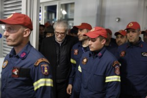 Θεσσαλονίκη: Με λουλούδια και αγκαλιές η υποδοχή της 2ης ΕΜΑΚ - "Μας αγκάλιαζαν, μας έλεγαν είστε αδέρφια" [εικόνες]
