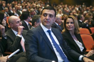 Στην Πάτμο για το Πάσχα η Τζένη Μπαλατσινού: Η φωτογραφία στο αγαπημένο της μαγαζί της Χώρας και η λειτουργία της Μ. Τρίτης - εικόνα 10