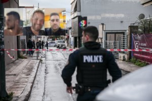 Θεσσαλονίκη: Βίντεο ντοκουμέντο από διάρρηξη σε ζαχαροπλαστείο - "Πήραν την ταμειακή και προσπάθησαν να πάρουν και την καφετιέρα"