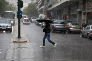 Προειδοποίηση Αρναούτογλου: Ερχεται "παρέλαση χαμηλών βαρομετρικών" - Καταιγίδες το Σάββατο