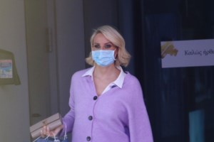 Σίσσυ Χρηστίδου: Αναστάτωση με τις φωτογραφίες από την κηδεία της μητέρας της - Η προειδοποίησή της - εικόνα 2