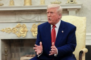 Εκνευρισμένος ο Τραμπ με τον Πούτιν: Οι Ρώσοι "βομβαρδίζουν την Ουκρανία σαν παλαβοί"